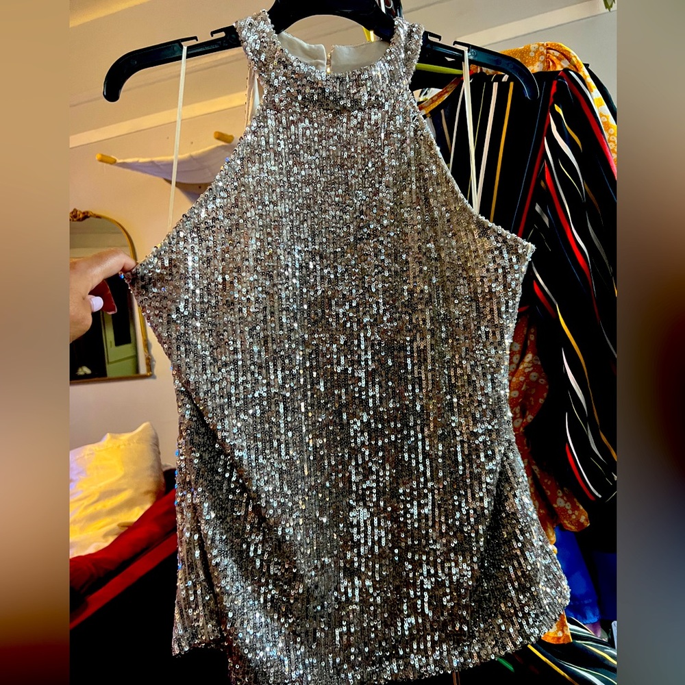 Sequin sparkle sleeveless top. Size L